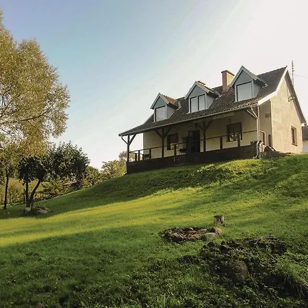 Сasa de vacaciones Five-bedroom Holiday In